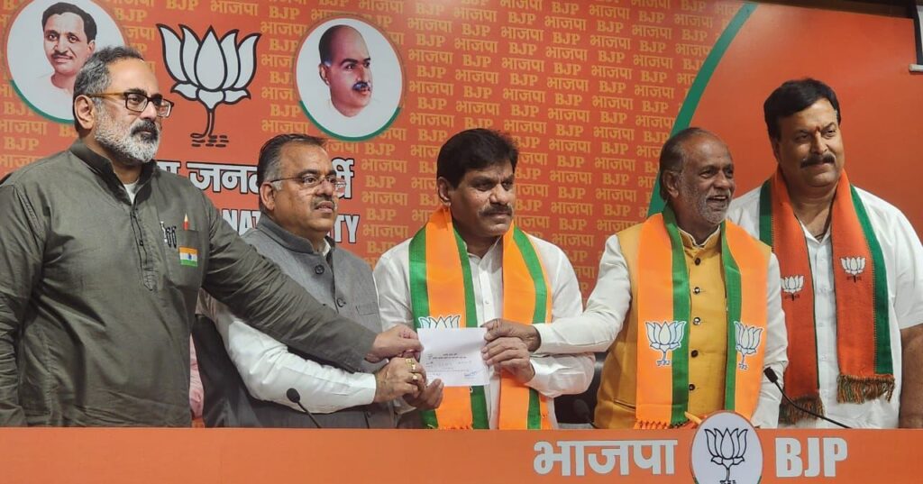 BB Patil joins BJP